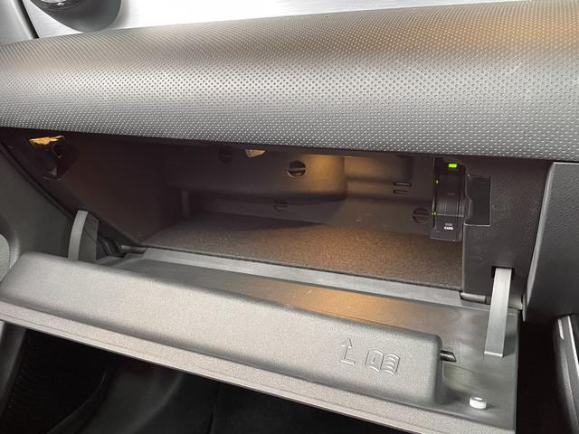 CLAクラス CLA200d AMGライン パナメリカーナグリル サンルーフ 黒赤革シート HUD 360カメラ ナビ TV Bluetooth シートヒーター パワーシート フットトランクオープナー ACC LKA BSM オートハイビーム(30枚目)