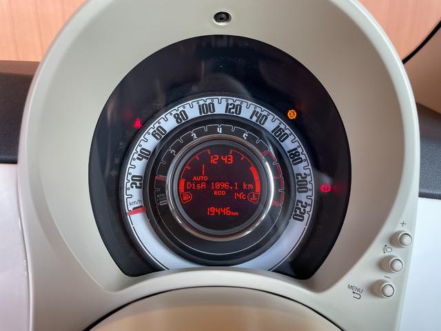 ５００ ツインエア　ラウンジ　社外メモリナビ　バックカメラ　フルセグＴＶ　ＣＤ／ＤＶＤ再生　Ｂｌｕｅｔｏｏｔｈ　ガラスルーフ　ＨＩＤヘッドライト　純正１５インチアルミホイル　アイドリングストップ　ステアリングスイッチ　ＥＴＣ（6枚目）