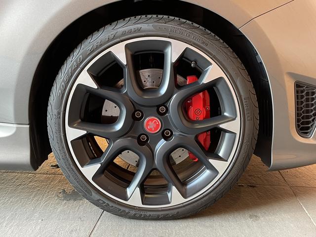 アバルト５９５ コンペティツィオーネ　社外メモリナビ　フルセグＴＶ　バックカメラ　ＣＤ／ＤＶＤ再生／Ｂｌｕｅｔｏｏｔｈ　レコードモンツァマフラー　Ｓａｂｅｌｔシート　Ｂｒｅｍｂｏブレーキキャリパー　ＥＴＣ　ＨＩＤヘッドライト　純正１７ＡＷ（32枚目）