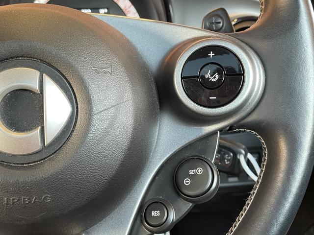 スマートフォーフォー BRABUS スポーツ 社外9インチナビ フルセグTV Bluetooth パノラマガラスルーフ 黒革シート シートヒーター アイドリングストップ コーナーセンサー 衝突被害軽減ブレーキ クルーズコントロール パドルシフト(8枚目)