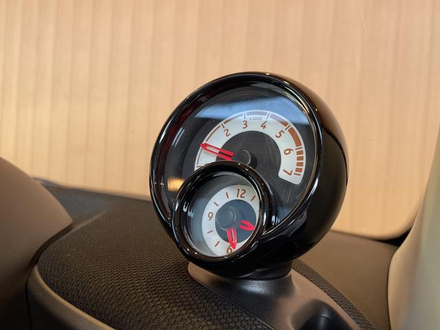 スマートフォーフォー BRABUS スポーツ 社外9インチナビ フルセグTV Bluetooth パノラマガラスルーフ 黒革シート シートヒーター アイドリングストップ コーナーセンサー 衝突被害軽減ブレーキ クルーズコントロール パドルシフト(20枚目)