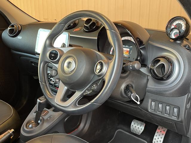 スマートフォーフォー BRABUS スポーツ 社外9インチナビ フルセグTV Bluetooth パノラマガラスルーフ 黒革シート シートヒーター アイドリングストップ コーナーセンサー 衝突被害軽減ブレーキ クルーズコントロール パドルシフト(23枚目)