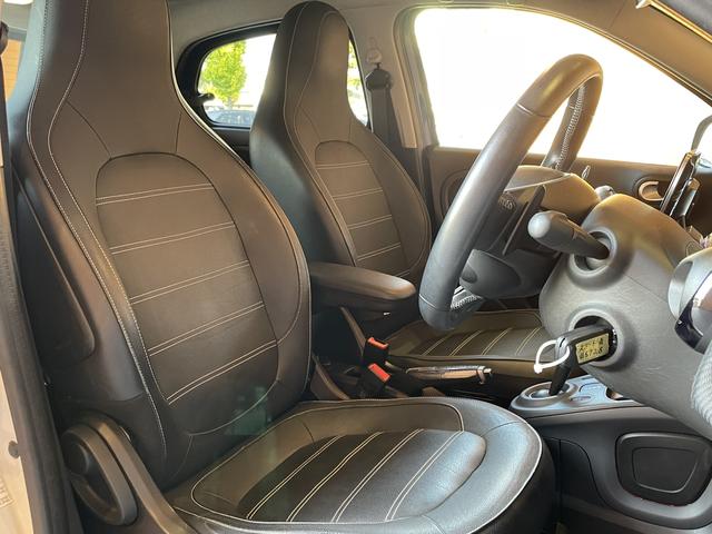 スマートフォーフォー BRABUS スポーツ 社外9インチナビ フルセグTV Bluetooth パノラマガラスルーフ 黒革シート シートヒーター アイドリングストップ コーナーセンサー 衝突被害軽減ブレーキ クルーズコントロール パドルシフト(24枚目)