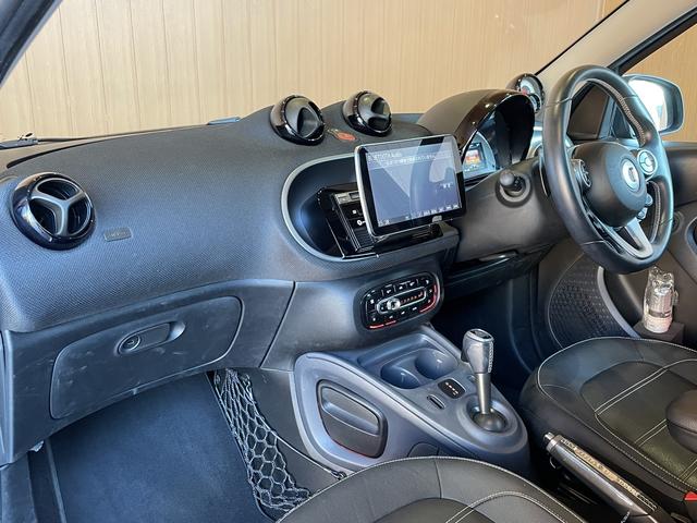 スマートフォーフォー BRABUS スポーツ 社外9インチナビ フルセグTV Bluetooth パノラマガラスルーフ 黒革シート シートヒーター アイドリングストップ コーナーセンサー 衝突被害軽減ブレーキ クルーズコントロール パドルシフト(27枚目)