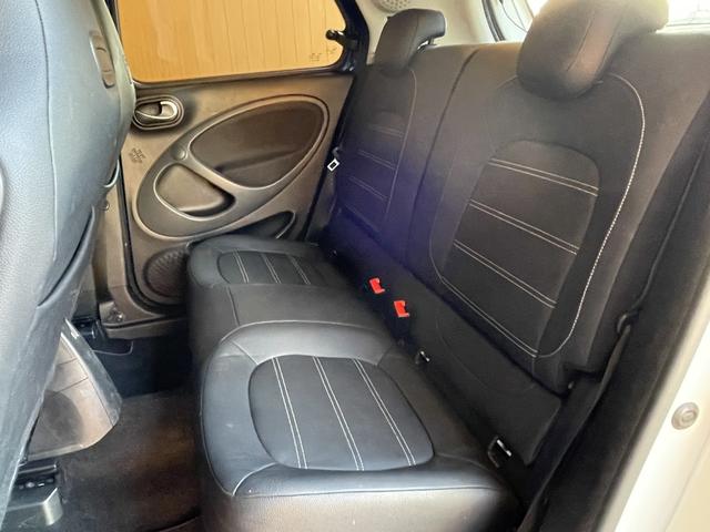 スマートフォーフォー BRABUS スポーツ 社外9インチナビ フルセグTV Bluetooth パノラマガラスルーフ 黒革シート シートヒーター アイドリングストップ コーナーセンサー 衝突被害軽減ブレーキ クルーズコントロール パドルシフト(30枚目)