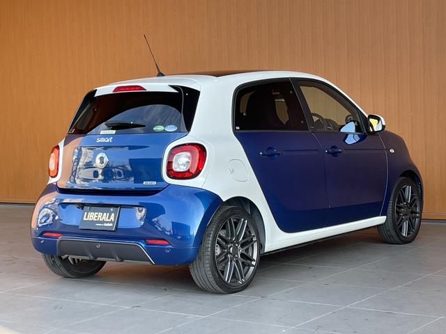 スマートフォーフォー BRABUS スポーツ 社外9インチナビ フルセグTV Bluetooth パノラマガラスルーフ 黒革シート シートヒーター アイドリングストップ コーナーセンサー 衝突被害軽減ブレーキ クルーズコントロール パドルシフト(42枚目)