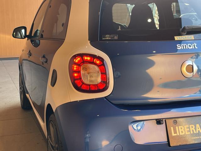 スマートフォーフォー BRABUS スポーツ 社外9インチナビ フルセグTV Bluetooth パノラマガラスルーフ 黒革シート シートヒーター アイドリングストップ コーナーセンサー 衝突被害軽減ブレーキ クルーズコントロール パドルシフト(45枚目)