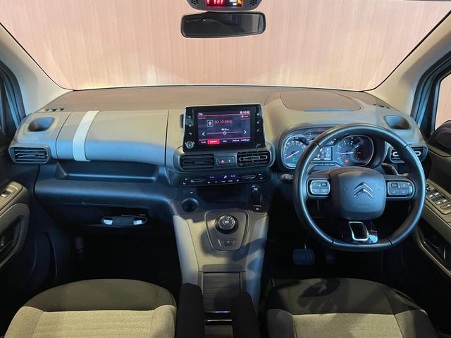 ベルランゴ シャイン　ディスプレイオーディオ　３６０度カメラ　ＡｐｐｌｅＣａｒＰｌａｙ　ガラスルーフ　サンブラインド　アクティブクルーズコントロール　ブラインドスポットアシスト　レーンキープアシスト　ＥＴＣ　Ａハイビーム（4枚目）