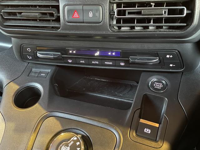 ベルランゴ シャイン　ディスプレイオーディオ　３６０度カメラ　ＡｐｐｌｅＣａｒＰｌａｙ　ガラスルーフ　サンブラインド　アクティブクルーズコントロール　ブラインドスポットアシスト　レーンキープアシスト　ＥＴＣ　Ａハイビーム（18枚目）