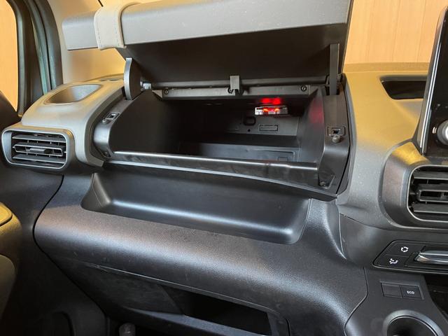 ベルランゴ シャイン　ディスプレイオーディオ　３６０度カメラ　ＡｐｐｌｅＣａｒＰｌａｙ　ガラスルーフ　サンブラインド　アクティブクルーズコントロール　ブラインドスポットアシスト　レーンキープアシスト　ＥＴＣ　Ａハイビーム（21枚目）