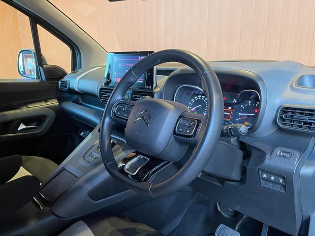 ベルランゴ シャイン　ディスプレイオーディオ　３６０度カメラ　ＡｐｐｌｅＣａｒＰｌａｙ　ガラスルーフ　サンブラインド　アクティブクルーズコントロール　ブラインドスポットアシスト　レーンキープアシスト　ＥＴＣ　Ａハイビーム（26枚目）