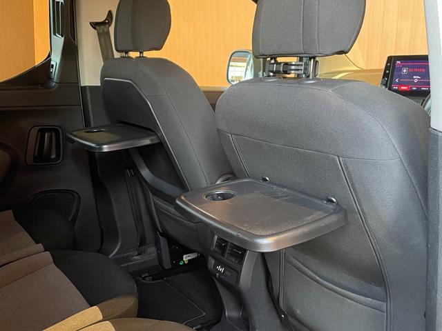 ベルランゴ シャイン　ディスプレイオーディオ　３６０度カメラ　ＡｐｐｌｅＣａｒＰｌａｙ　ガラスルーフ　サンブラインド　アクティブクルーズコントロール　ブラインドスポットアシスト　レーンキープアシスト　ＥＴＣ　Ａハイビーム（31枚目）