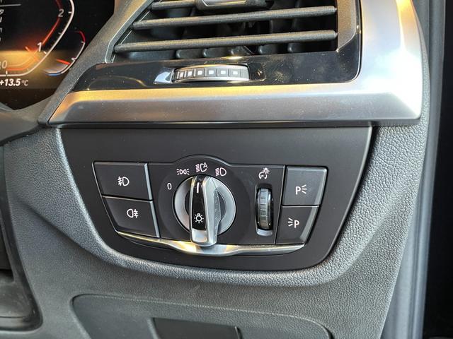 Ｘ４ ｘＤｒｉｖｅ　２０ｄ　Ｍスポーツ　サンフール　茶革　純正２０ｉｎＡＷ　ナビ　ＴＶ　３６０カメラ　カープレイ　インテリジェントセーフティ　ＡＣＣ　ＬＫＡ　ＢＳＭ　ハンズフリーテールゲート　アダプティブＬＥＤ　ヘッドアップディスプレイ（12枚目）