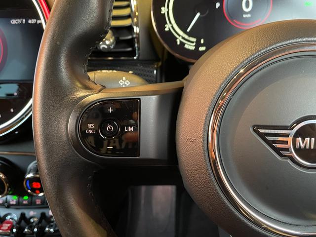 MINI クーパーD クラブマン クラシック・トリム ナビ バックカメラ コンフォートアクセス フットトランクオープナー インテリジェントセーフティ クルーズコントロール LKA LEDヘッドライト アンビエントライト ETC 純正17インチブラックAW(7枚目)