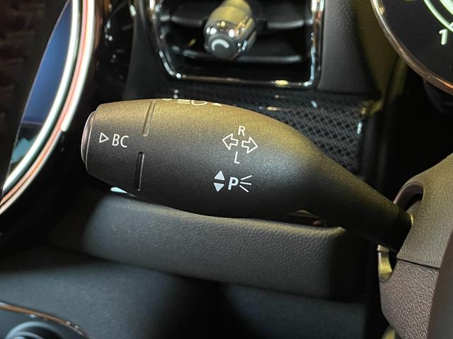 MINI クーパーD クラブマン クラシック・トリム ナビ バックカメラ コンフォートアクセス フットトランクオープナー インテリジェントセーフティ クルーズコントロール LKA LEDヘッドライト アンビエントライト ETC 純正17インチブラックAW(9枚目)