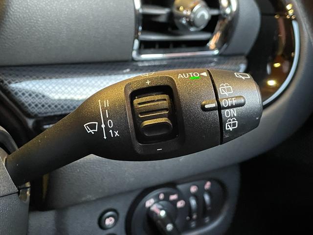 MINI クーパーD クラブマン クラシック・トリム ナビ バックカメラ コンフォートアクセス フットトランクオープナー インテリジェントセーフティ クルーズコントロール LKA LEDヘッドライト アンビエントライト ETC 純正17インチブラックAW(10枚目)