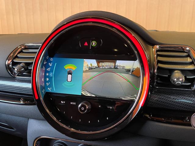 MINI クーパーD クラブマン クラシック・トリム ナビ バックカメラ コンフォートアクセス フットトランクオープナー インテリジェントセーフティ クルーズコントロール LKA LEDヘッドライト アンビエントライト ETC 純正17インチブラックAW(13枚目)