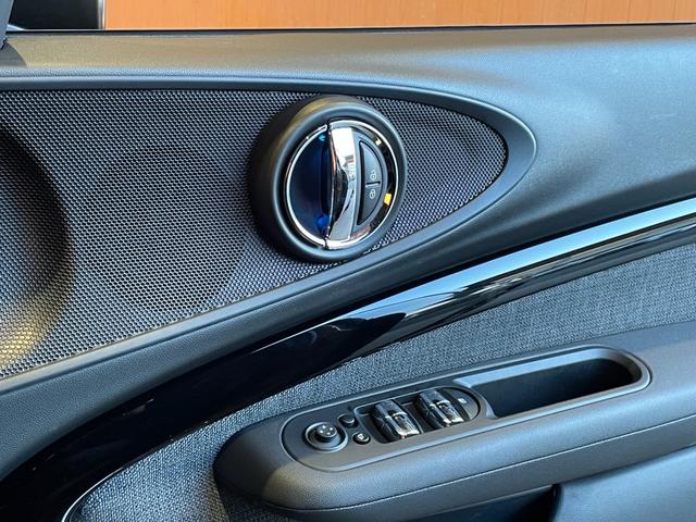 MINI クーパーD クラブマン クラシック・トリム ナビ バックカメラ コンフォートアクセス フットトランクオープナー インテリジェントセーフティ クルーズコントロール LKA LEDヘッドライト アンビエントライト ETC 純正17インチブラックAW(25枚目)