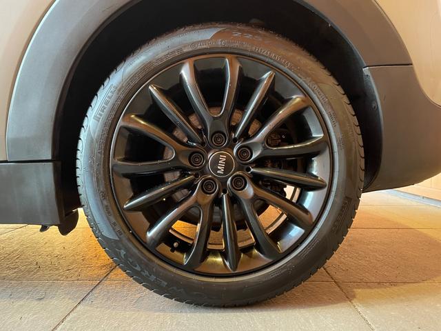 MINI クーパーD クラブマン クラシック・トリム ナビ バックカメラ コンフォートアクセス フットトランクオープナー インテリジェントセーフティ クルーズコントロール LKA LEDヘッドライト アンビエントライト ETC 純正17インチブラックAW(38枚目)