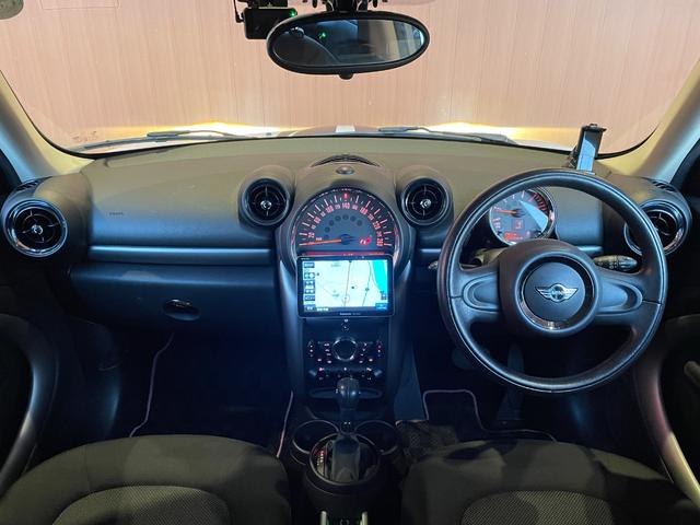 輸入車のことならＬＩＢＥＲＡＬＡを目指し、日本だけではなく、世界各国主要都市でも安心して購入できるお店を目指しております。