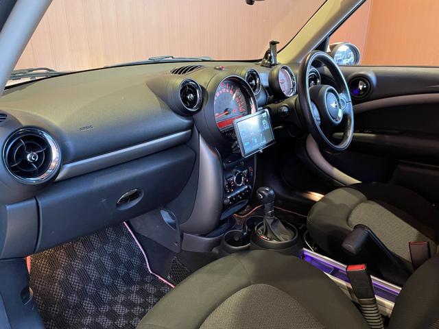 ご遠方の場合でも、下取り車両の金額を概算でお出しすることは可能でございます。車検証をお手元に、走行距離をご確認の上お問い合わせくださいませ。