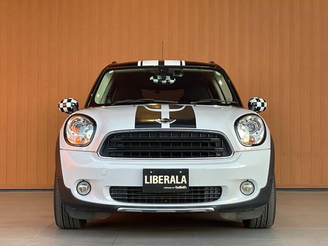 都心の外資系ホテルのような趣向を凝らしたインテリアの中で、お客様にリラックスしてクルマ選びを楽しんでいただけるような空間を目指してまいります。