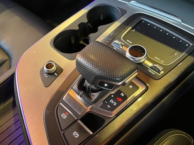 Ｑ７ ４５ＴＦＳＩクワトロ　Ｓラインパッケージ　ワンオーナー　純正ナビ　３６０度カメラ　フルセグＴＶ　７シーターパッケージ　ＡＣＣ　サイドアシスト　アクティブレーンアシスト　パワーバックドア　黒革シート　シートヒーター（19枚目）