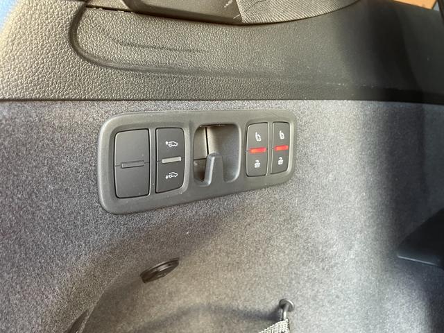 Ｑ７ ４５ＴＦＳＩクワトロ　Ｓラインパッケージ　ワンオーナー　純正ナビ　３６０度カメラ　フルセグＴＶ　７シーターパッケージ　ＡＣＣ　サイドアシスト　アクティブレーンアシスト　パワーバックドア　黒革シート　シートヒーター（39枚目）