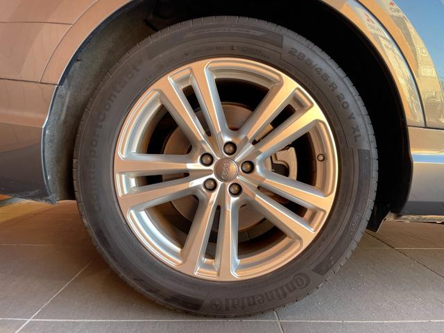 Ｑ７ ４５ＴＦＳＩクワトロ　Ｓラインパッケージ　ワンオーナー　純正ナビ　３６０度カメラ　フルセグＴＶ　７シーターパッケージ　ＡＣＣ　サイドアシスト　アクティブレーンアシスト　パワーバックドア　黒革シート　シートヒーター（42枚目）