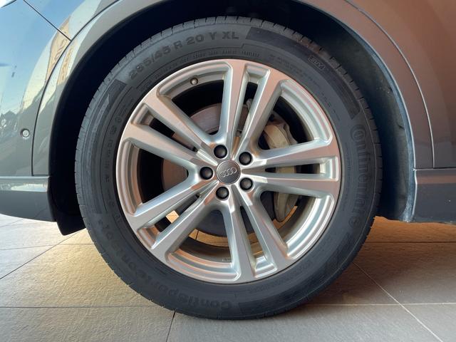 Ｑ７ ４５ＴＦＳＩクワトロ　Ｓラインパッケージ　ワンオーナー　純正ナビ　３６０度カメラ　フルセグＴＶ　７シーターパッケージ　ＡＣＣ　サイドアシスト　アクティブレーンアシスト　パワーバックドア　黒革シート　シートヒーター（44枚目）