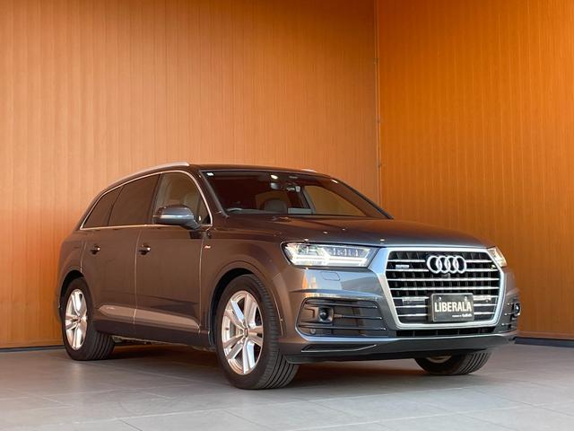 Ｑ７ ４５ＴＦＳＩクワトロ　Ｓラインパッケージ　ワンオーナー　純正ナビ　３６０度カメラ　フルセグＴＶ　７シーターパッケージ　ＡＣＣ　サイドアシスト　アクティブレーンアシスト　パワーバックドア　黒革シート　シートヒーター（52枚目）