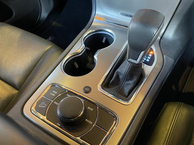 ジープ・グランドチェロキー リミテッド 純正ナビ フルセグTV F/S/Bカメラ 黒革シート 全席シートヒーター シートベンチレーション ステアリングヒーター ACC レーンキープ ブラインドスポット パークアシスト 前後コーナーセンサー(21枚目)