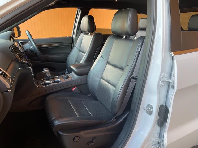 ジープ・グランドチェロキー リミテッド 純正ナビ フルセグTV F/S/Bカメラ 黒革シート 全席シートヒーター シートベンチレーション ステアリングヒーター ACC レーンキープ ブラインドスポット パークアシスト 前後コーナーセンサー(31枚目)