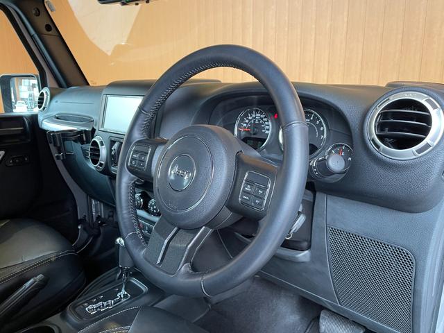 ジープ・ラングラーアンリミテッド サハラ 社外メモリナビ フルセグTV バックカメラ サイドカメラ Bluetooth 黒革シート シートヒーター クルーズコントロール MTモード付AT ダウンヒルアシストコントロール オートヘッドライト(24枚目)