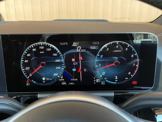 ＧＬＡクラス ＧＬＡ３５　４マチック　ＡＭＧアドバンスドＰＫＧ　ＡＭＧパフォーマンスＰＫＧ　ナビゲーションＰＫＧ　アドバンスドサウンド　ヘッドアップディスプレイ　３６０度カメラ　ＡＣＣ　ＬＫＡ　ＢＳＭ　パノラマＳＲ　黒革　シートヒーター（6枚目）