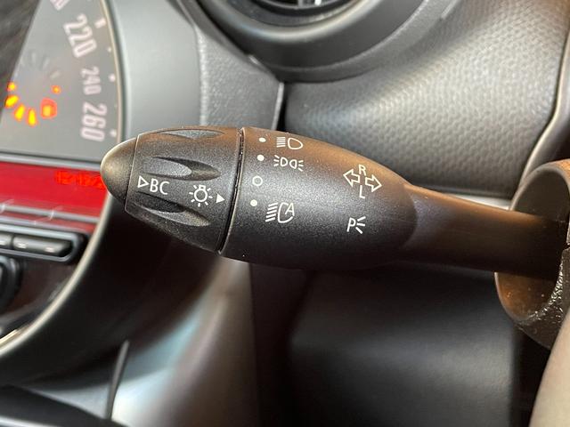 ＭＩＮＩ クーパーＤ　クロスオーバー　社外メモリナビ　フルセグＴＶ　バックカメラ　Ｂｌｕｅｔｏｏｔｈ　茶革シートカバー　ブラックデザイン　ＨＩＤヘッドライト　オートライト　純正１７インチブラックアルミ　プライバシーガラス　Ｆ／Ｒフォグ（7枚目）