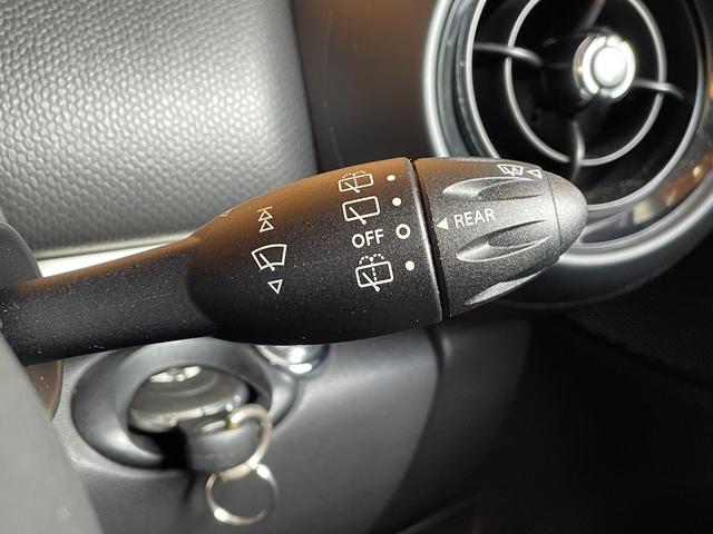 ＭＩＮＩ クーパーＤ　クロスオーバー　社外メモリナビ　フルセグＴＶ　バックカメラ　Ｂｌｕｅｔｏｏｔｈ　茶革シートカバー　ブラックデザイン　ＨＩＤヘッドライト　オートライト　純正１７インチブラックアルミ　プライバシーガラス　Ｆ／Ｒフォグ（8枚目）