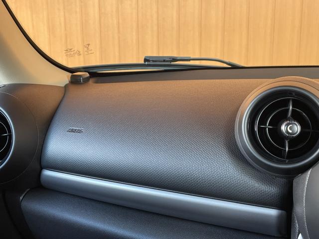 ＭＩＮＩ クーパーＤ　クロスオーバー　社外メモリナビ　フルセグＴＶ　バックカメラ　Ｂｌｕｅｔｏｏｔｈ　茶革シートカバー　ブラックデザイン　ＨＩＤヘッドライト　オートライト　純正１７インチブラックアルミ　プライバシーガラス　Ｆ／Ｒフォグ（22枚目）