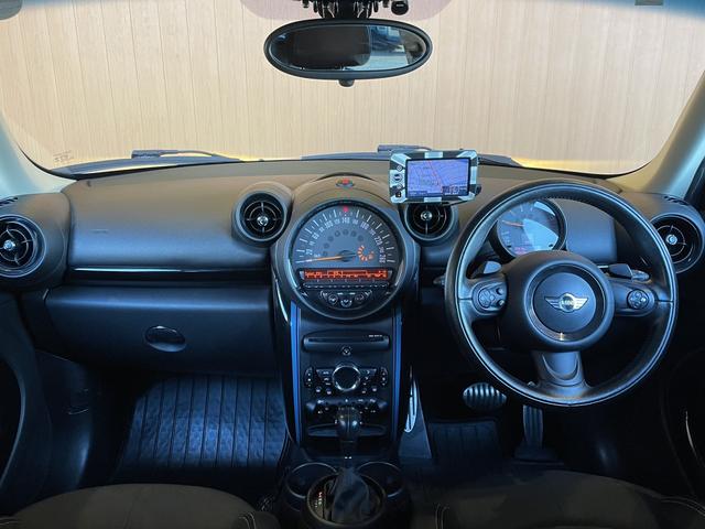 ＭＩＮＩ クーパーＳＤ　クロスオーバーマリン　ワンオーナー　１００台限定車　社外カロッツェリアナビ　テレビ　クルーズコントロール　パドルシフト　専用ハーフレザースポーツシート　専用１８インチアルミ　純正キセノンヘッドライト　アンビエントライト（4枚目）