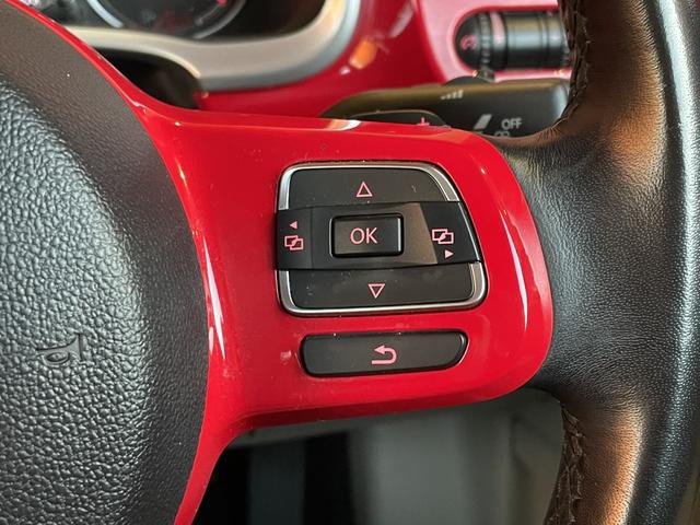 ザ・ビートル デザイン　ワンオーナー　ベージュ革シート　シートヒーター　純正ナビ　ＴＶ　ＤＶＤ　ブラインドスポットモニター　クルーズコントロール　プッシュスタート　ＥＴＣ　ＨＩＤヘッドライト　オートライト　純正１７インチＡＷ（8枚目）