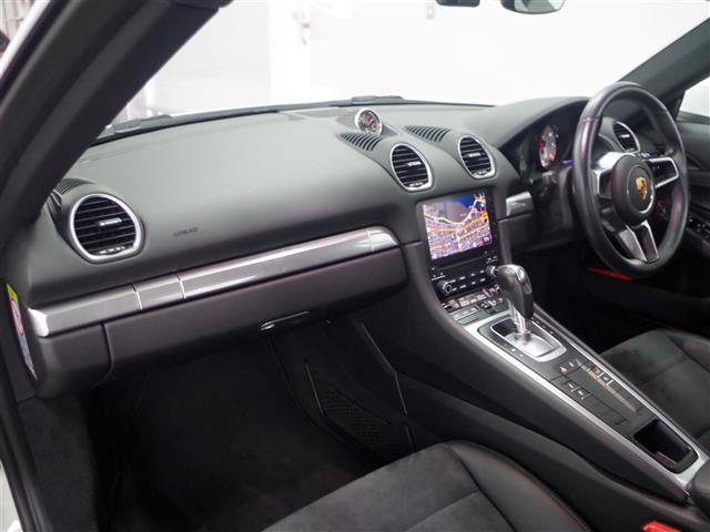 ７１８ケイマン ７１８ケイマンＳ　純正ナビ　ドラレコ　クルコン　ＥＴＣ　ワンオーナー　スポーツクロノパッケージ　ハーフレザーシート　２０インチアルミ　エアバッグ　パワーステアリング　パワーウィンドウ　革巻きステアリング　禁煙車（7枚目）