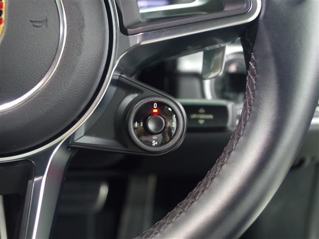 ７１８ケイマン ７１８ケイマンＳ　純正ナビ　ドラレコ　クルコン　ＥＴＣ　ワンオーナー　スポーツクロノパッケージ　ハーフレザーシート　２０インチアルミ　エアバッグ　パワーステアリング　パワーウィンドウ　革巻きステアリング　禁煙車（17枚目）