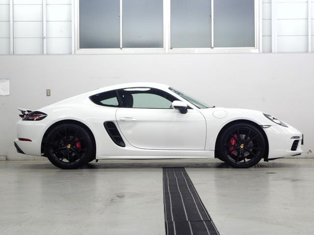 ７１８ケイマン ７１８ケイマンＳ　純正ナビ　ドラレコ　クルコン　ＥＴＣ　ワンオーナー　スポーツクロノパッケージ　ハーフレザーシート　２０インチアルミ　エアバッグ　パワーステアリング　パワーウィンドウ　革巻きステアリング　禁煙車（50枚目）