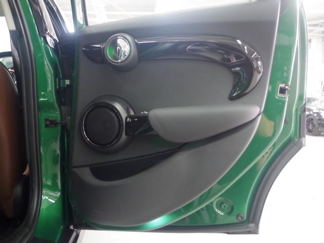 MINI クーパーD 60イヤーズエディション ブラウンレザーシート 純正ナビ バックカメラ クルーズコントロール ETC 前後障害物センサー コンフォートアクセス シートヒーター 衝突軽減ブレーキ Bluetooth 純正17インチアルミ(11枚目)