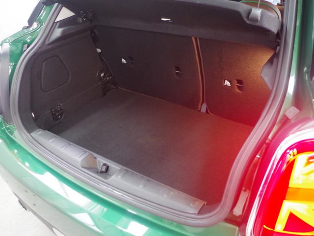 MINI クーパーD 60イヤーズエディション ブラウンレザーシート 純正ナビ バックカメラ クルーズコントロール ETC 前後障害物センサー コンフォートアクセス シートヒーター 衝突軽減ブレーキ Bluetooth 純正17インチアルミ(13枚目)