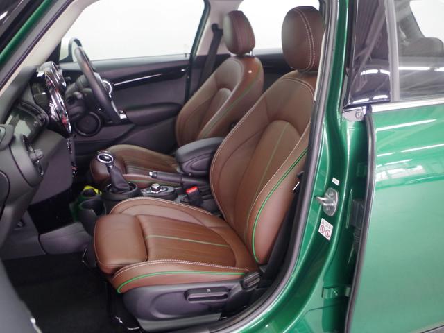 MINI クーパーD 60イヤーズエディション ブラウンレザーシート 純正ナビ バックカメラ クルーズコントロール ETC 前後障害物センサー コンフォートアクセス シートヒーター 衝突軽減ブレーキ Bluetooth 純正17インチアルミ(15枚目)