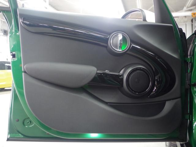 MINI クーパーD 60イヤーズエディション ブラウンレザーシート 純正ナビ バックカメラ クルーズコントロール ETC 前後障害物センサー コンフォートアクセス シートヒーター 衝突軽減ブレーキ Bluetooth 純正17インチアルミ(19枚目)