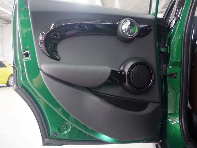 MINI クーパーD 60イヤーズエディション ブラウンレザーシート 純正ナビ バックカメラ クルーズコントロール ETC 前後障害物センサー コンフォートアクセス シートヒーター 衝突軽減ブレーキ Bluetooth 純正17インチアルミ(23枚目)