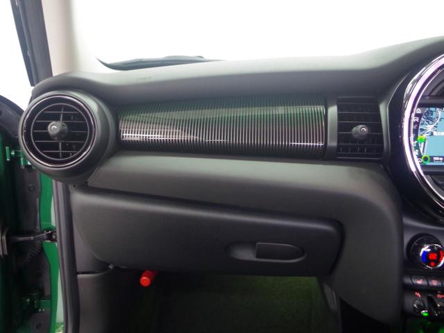 MINI クーパーD 60イヤーズエディション ブラウンレザーシート 純正ナビ バックカメラ クルーズコントロール ETC 前後障害物センサー コンフォートアクセス シートヒーター 衝突軽減ブレーキ Bluetooth 純正17インチアルミ(47枚目)