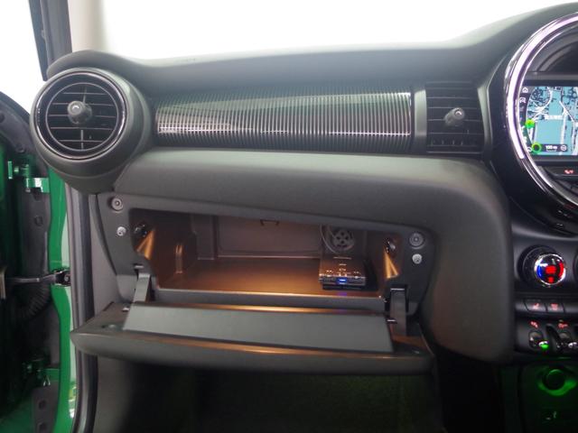 MINI クーパーD 60イヤーズエディション ブラウンレザーシート 純正ナビ バックカメラ クルーズコントロール ETC 前後障害物センサー コンフォートアクセス シートヒーター 衝突軽減ブレーキ Bluetooth 純正17インチアルミ(48枚目)